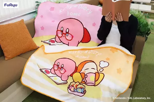 「眼鏡をかけた姿が可愛い！『星のカービィ』プライズシリーズ「Kirby★Diary」に新アイテム―ぬいぐるみ、ブランケットと癒しのおうち時間を過ごせそう」の画像