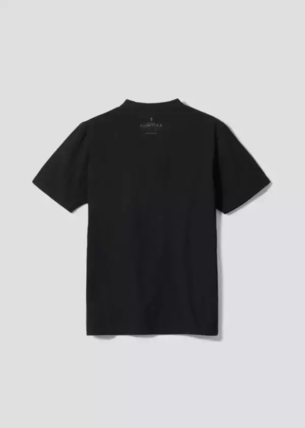 「「エヴァ」×「グラニフ」コラボアパレルがオシャレ！アニメEDイメージの“つづく”刺繡入りTシャツなど、ニヤリとしちゃうデザイン」の画像