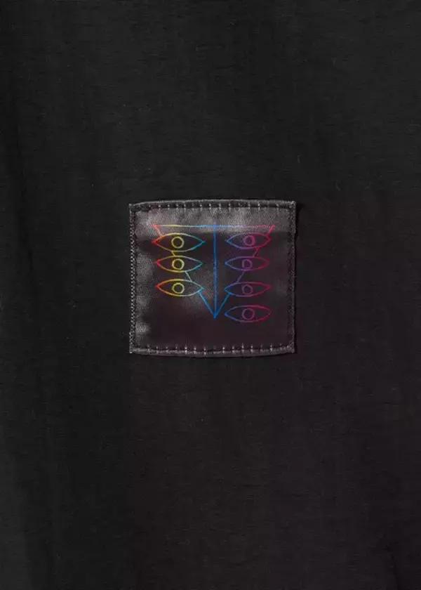 「「エヴァ」×「グラニフ」コラボアパレルがオシャレ！アニメEDイメージの“つづく”刺繡入りTシャツなど、ニヤリとしちゃうデザイン」の画像