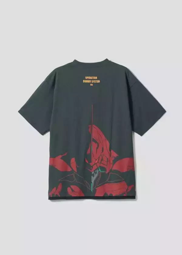 「「エヴァ」×「グラニフ」コラボアパレルがオシャレ！アニメEDイメージの“つづく”刺繡入りTシャツなど、ニヤリとしちゃうデザイン」の画像