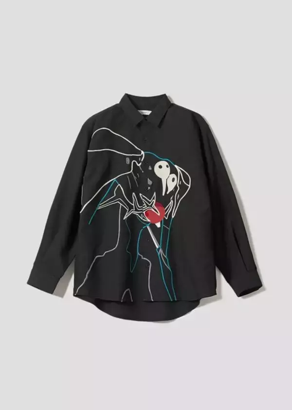 「「エヴァ」×「グラニフ」コラボアパレルがオシャレ！アニメEDイメージの“つづく”刺繡入りTシャツなど、ニヤリとしちゃうデザイン」の画像