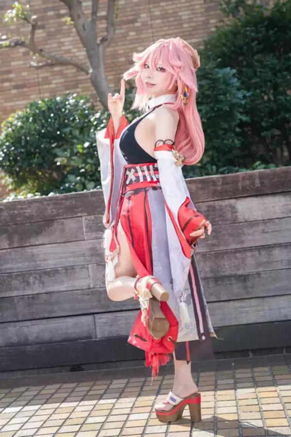 「【コスプレ】猫っぽい表情が可愛い『原神』リネット、美脚がスタイル抜群な『NIKKE』ラピなど「アコスタ池袋」美麗レイヤー10選【写真42枚】」の画像