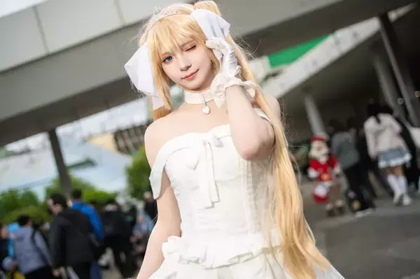 「『DOA』マリー・ローズが純白メイド姿に！台湾美女レイヤーが気品マシマシ【写真9枚】」の画像