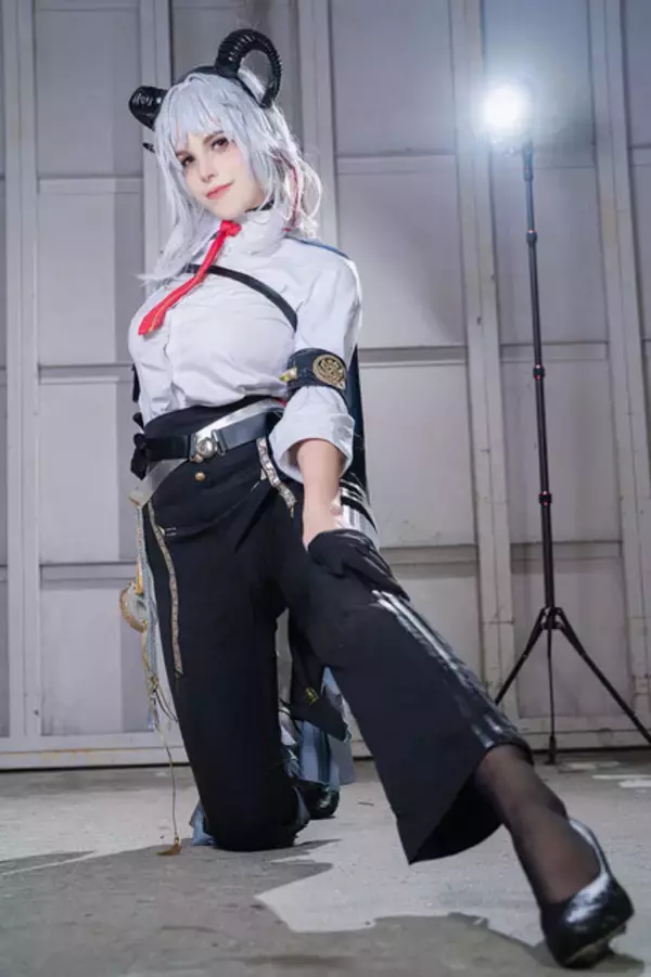 「【コスプレ】脚線美を堪能できるキャラがズラリ！『NIKKE』『ゼンゼロ』などスタイル抜群な「池ハロ」美女レイヤー8選【写真36枚】」の画像