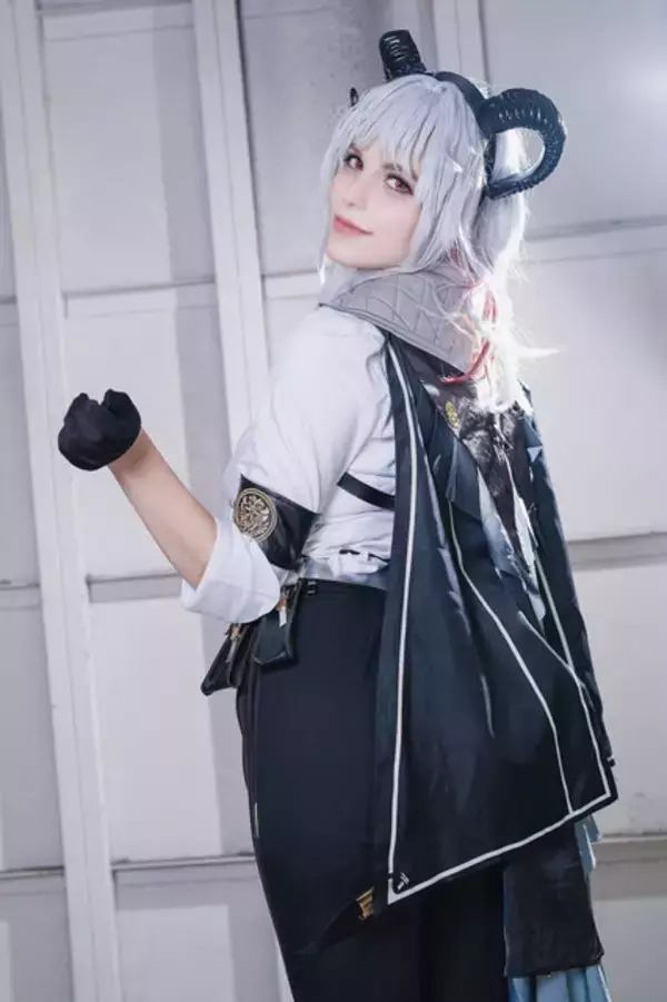 「【コスプレ】脚線美を堪能できるキャラがズラリ！『NIKKE』『ゼンゼロ』などスタイル抜群な「池ハロ」美女レイヤー8選【写真36枚】」の画像