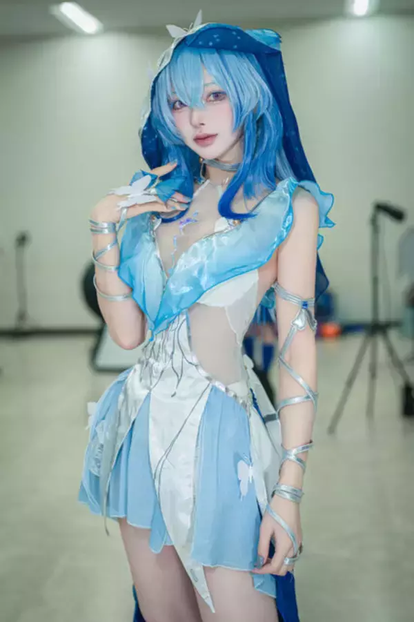 「【コスプレ】脚線美を堪能できるキャラがズラリ！『NIKKE』『ゼンゼロ』などスタイル抜群な「池ハロ」美女レイヤー8選【写真36枚】」の画像