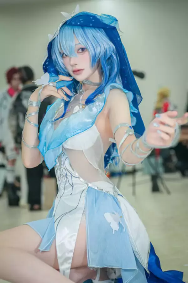 「【コスプレ】脚線美を堪能できるキャラがズラリ！『NIKKE』『ゼンゼロ』などスタイル抜群な「池ハロ」美女レイヤー8選【写真36枚】」の画像