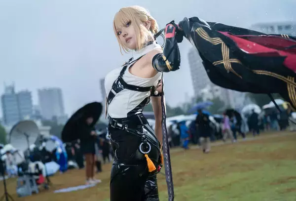 「【コスプレ】脚線美を堪能できるキャラがズラリ！『NIKKE』『ゼンゼロ』などスタイル抜群な「池ハロ」美女レイヤー8選【写真36枚】」の画像