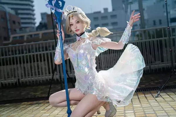 「【コスプレ】脚線美を堪能できるキャラがズラリ！『NIKKE』『ゼンゼロ』などスタイル抜群な「池ハロ」美女レイヤー8選【写真36枚】」の画像