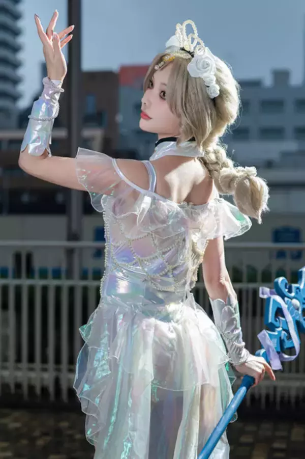 「【コスプレ】脚線美を堪能できるキャラがズラリ！『NIKKE』『ゼンゼロ』などスタイル抜群な「池ハロ」美女レイヤー8選【写真36枚】」の画像