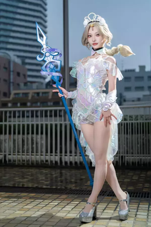 「【コスプレ】脚線美を堪能できるキャラがズラリ！『NIKKE』『ゼンゼロ』などスタイル抜群な「池ハロ」美女レイヤー8選【写真36枚】」の画像