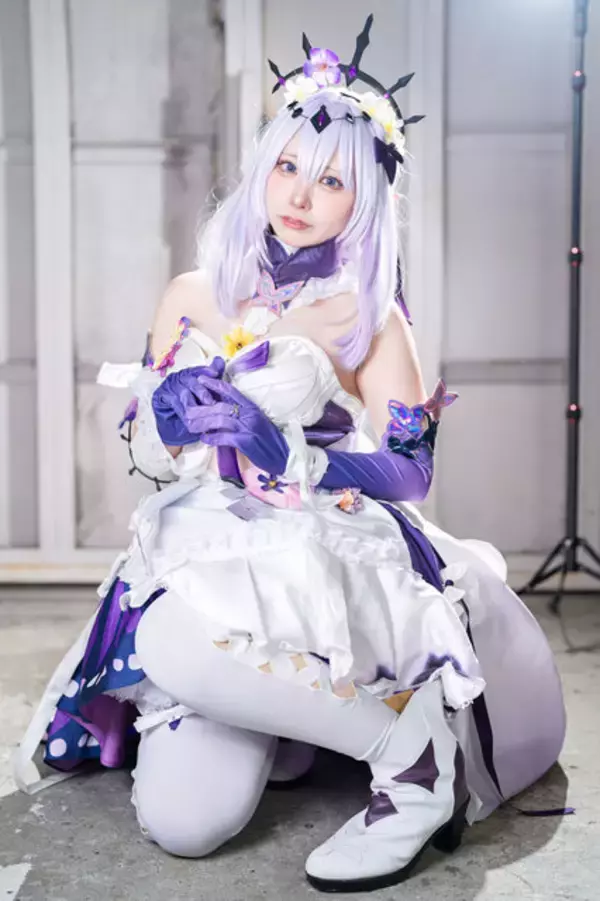 「【コスプレ】脚線美を堪能できるキャラがズラリ！『NIKKE』『ゼンゼロ』などスタイル抜群な「池ハロ」美女レイヤー8選【写真36枚】」の画像