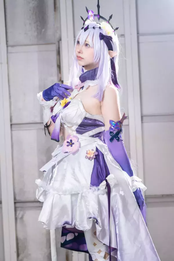 「【コスプレ】脚線美を堪能できるキャラがズラリ！『NIKKE』『ゼンゼロ』などスタイル抜群な「池ハロ」美女レイヤー8選【写真36枚】」の画像