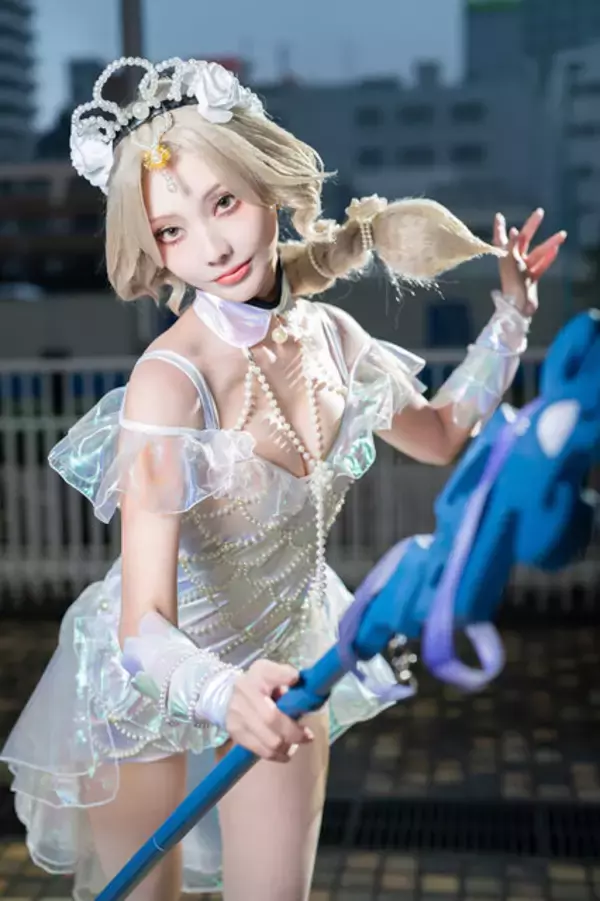 「【コスプレ】脚線美を堪能できるキャラがズラリ！『NIKKE』『ゼンゼロ』などスタイル抜群な「池ハロ」美女レイヤー8選【写真36枚】」の画像