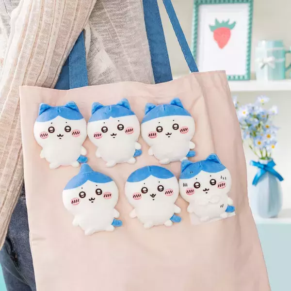 「「ちいかわ」何を引いてもハチワレが当たる！BIGぬいぐるみや「…ってコト！？」のクッションなど、「ハチワレだらけくじ」が可愛い」の画像