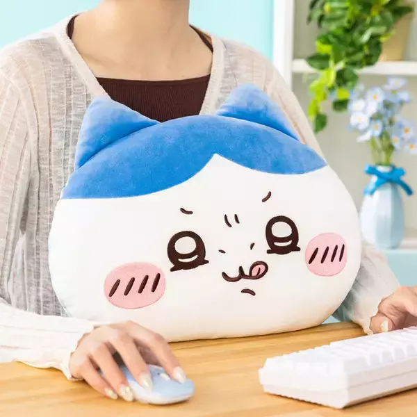 「「ちいかわ」何を引いてもハチワレが当たる！BIGぬいぐるみや「…ってコト！？」のクッションなど、「ハチワレだらけくじ」が可愛い」の画像