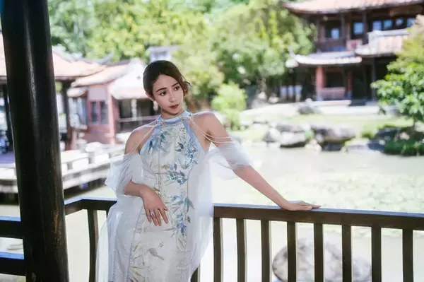 「12月19日から写真展「フォクトレンダーで撮る旗袍(チャイナドレス)」が原宿にて開催！台湾美女とともに異国の美に触れる【写真15枚】」の画像