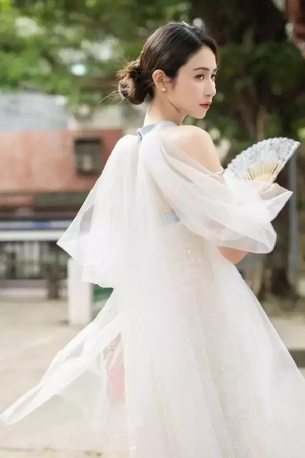 「12月19日から写真展「フォクトレンダーで撮る旗袍(チャイナドレス)」が原宿にて開催！台湾美女とともに異国の美に触れる【写真15枚】」の画像