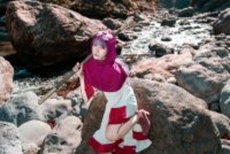 【コスプレ】まるで実写版な『ドラクエ2』ムーンブルクの王女が降臨！清楚な美しさに冒険しているような絶景も必見【写真7枚】