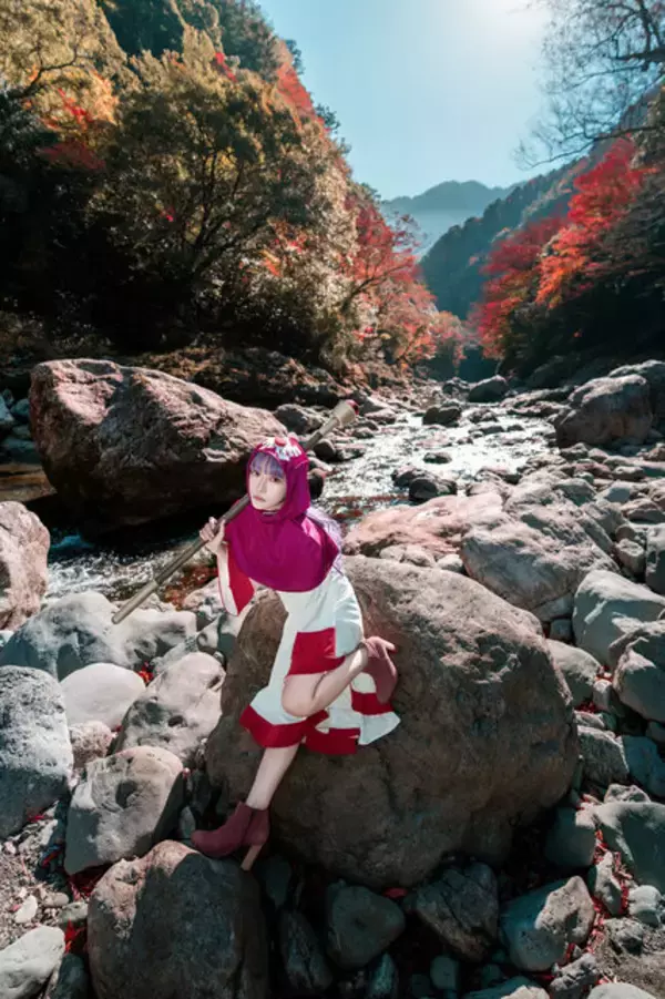 「【コスプレ】まるで実写版な『ドラクエ2』ムーンブルクの王女が降臨！清楚な美しさに冒険しているような絶景も必見【写真7枚】」の画像