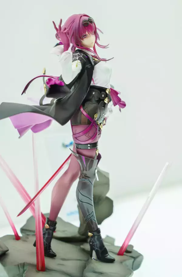 「制服姿が眩しい「ホタル」に抜刀姿の「星見雅」、神秘的な「コロンビーナ」など、HoYoverse作品の人気キャラフィギュアが勢揃い【WF2026冬】」の画像