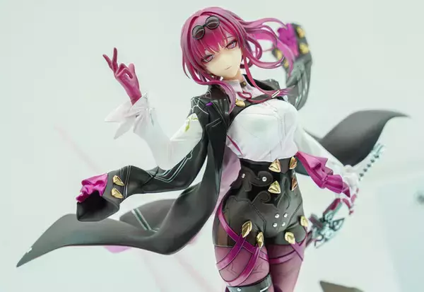 「制服姿が眩しい「ホタル」に抜刀姿の「星見雅」、神秘的な「コロンビーナ」など、HoYoverse作品の人気キャラフィギュアが勢揃い【WF2026冬】」の画像