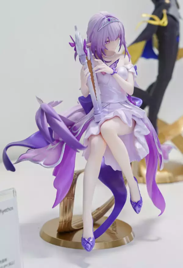 「制服姿が眩しい「ホタル」に抜刀姿の「星見雅」、神秘的な「コロンビーナ」など、HoYoverse作品の人気キャラフィギュアが勢揃い【WF2026冬】」の画像