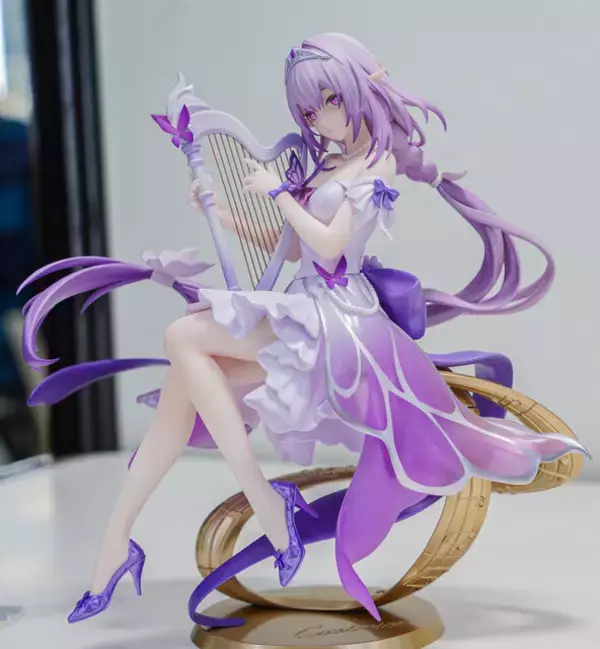 「制服姿が眩しい「ホタル」に抜刀姿の「星見雅」、神秘的な「コロンビーナ」など、HoYoverse作品の人気キャラフィギュアが勢揃い【WF2026冬】」の画像