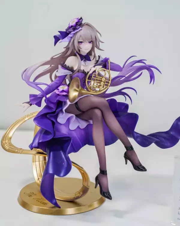 「制服姿が眩しい「ホタル」に抜刀姿の「星見雅」、神秘的な「コロンビーナ」など、HoYoverse作品の人気キャラフィギュアが勢揃い【WF2026冬】」の画像