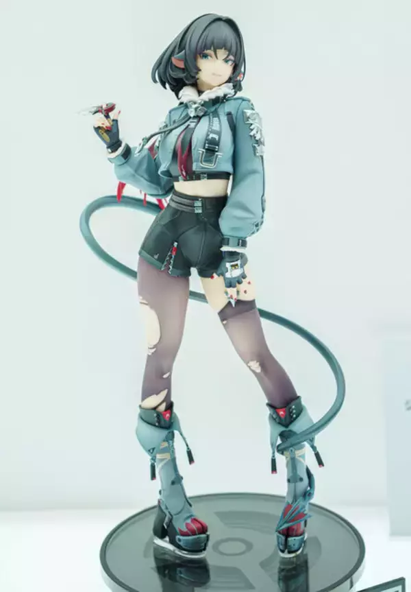 「制服姿が眩しい「ホタル」に抜刀姿の「星見雅」、神秘的な「コロンビーナ」など、HoYoverse作品の人気キャラフィギュアが勢揃い【WF2026冬】」の画像