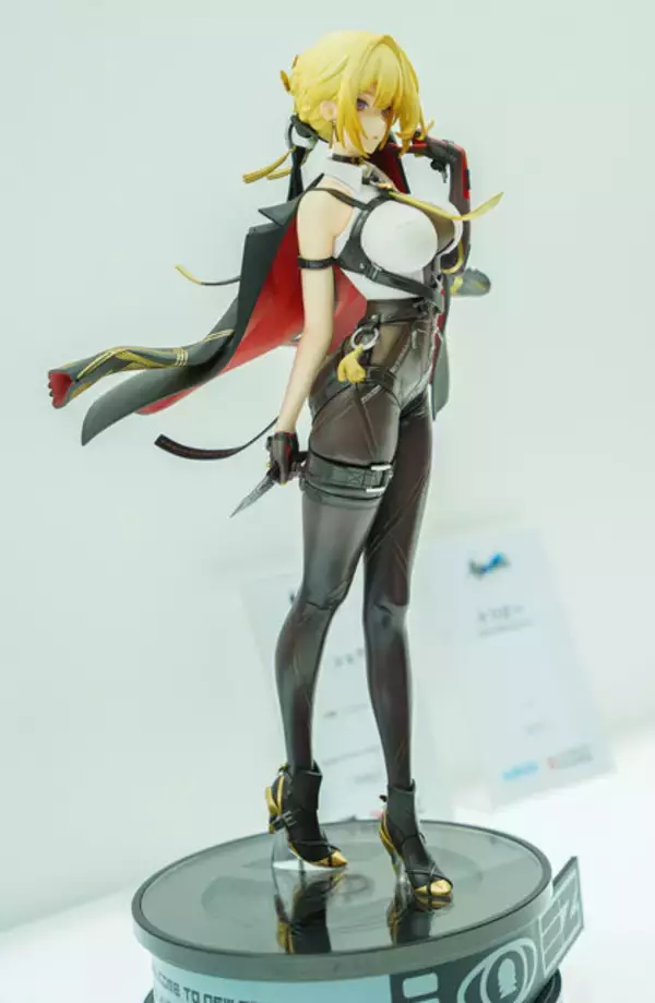 「制服姿が眩しい「ホタル」に抜刀姿の「星見雅」、神秘的な「コロンビーナ」など、HoYoverse作品の人気キャラフィギュアが勢揃い【WF2026冬】」の画像