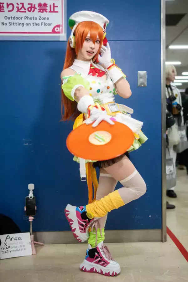 「【コスプレ】スタイル抜群の長身美女がキュートなメイド風衣装で魅せる！「beatmaniaIIDX」彩葉の絶対領域にクラクラしちゃう【写真8枚】」の画像