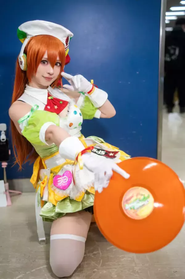 「【コスプレ】スタイル抜群の長身美女がキュートなメイド風衣装で魅せる！「beatmaniaIIDX」彩葉の絶対領域にクラクラしちゃう【写真8枚】」の画像
