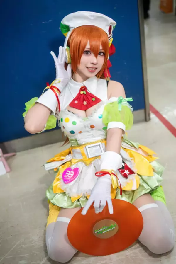 「【コスプレ】スタイル抜群の長身美女がキュートなメイド風衣装で魅せる！「beatmaniaIIDX」彩葉の絶対領域にクラクラしちゃう【写真8枚】」の画像