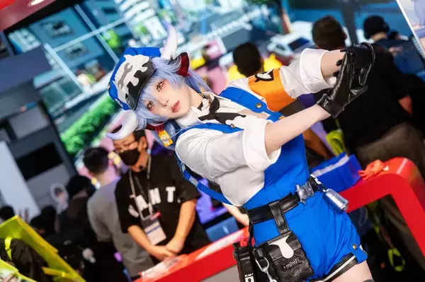 「【コスプレ】まるでフィギュアのような異次元ボディが素晴らしい！『無限大ANANTA』の牛乳配達屋さんが綺麗すぎた【写真8枚】」の画像