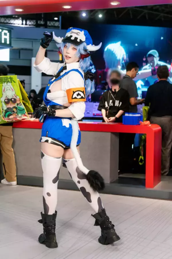 「【コスプレ】まるでフィギュアのような異次元ボディが素晴らしい！『無限大ANANTA』の牛乳配達屋さんが綺麗すぎた【写真8枚】」の画像