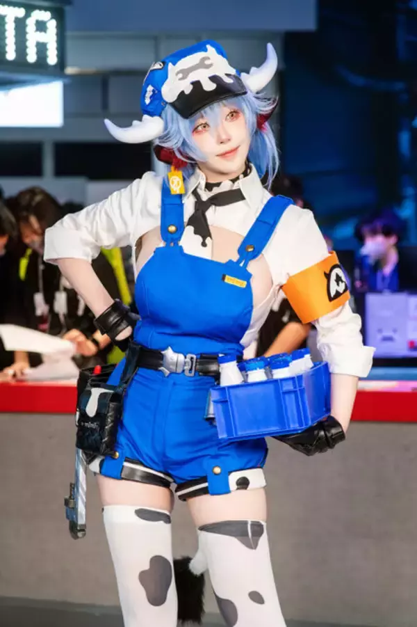 「【コスプレ】まるでフィギュアのような異次元ボディが素晴らしい！『無限大ANANTA』の牛乳配達屋さんが綺麗すぎた【写真8枚】」の画像