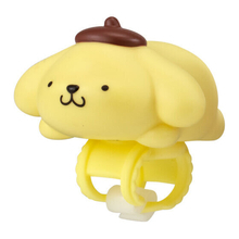 ちょこんと乗った姿が可愛い！ポムポムプリンなど「サンリオキャラクターズ」多機能バンド付きソフビが、ガシャポン展開