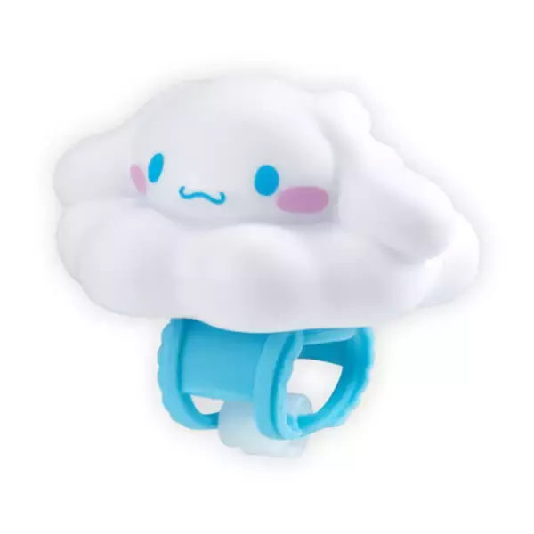 「ちょこんと乗った姿が可愛い！ポムポムプリンなど「サンリオキャラクターズ」多機能バンド付きソフビが、ガシャポン展開」の画像