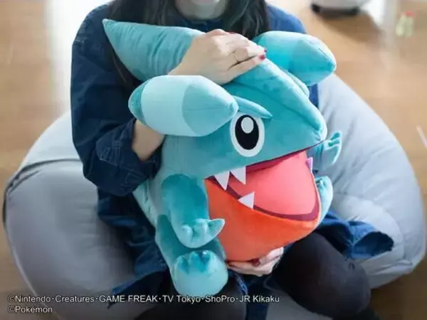 大きく口を開けた姿がキュート！『ポケモン』「フカマル」モチーフのPC 