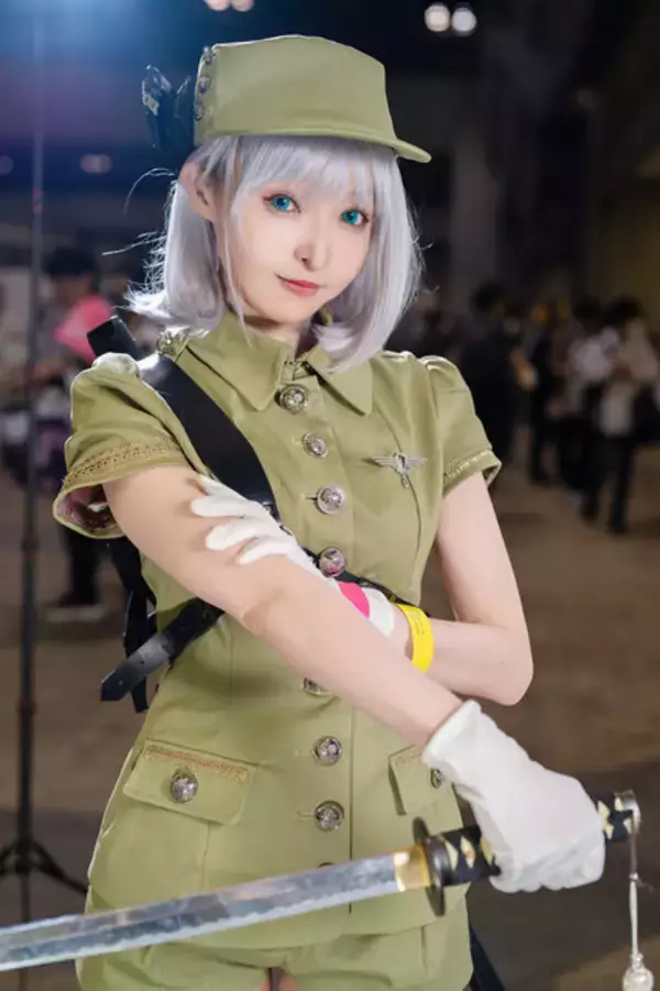 「【コスプレ】『東方』妖夢が剣を携え可愛く登場！ジャケット＆短パンに編み込みブーツで機能性とフェチを両立した軍服風アレンジが斬新ー人気レイヤー・mayu_ronne」の画像