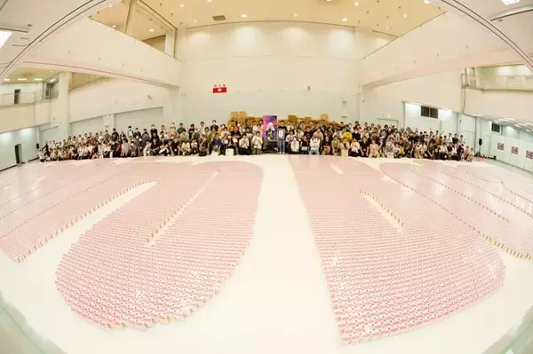 「ホロライブ・獅白ぼたんがファンと共にギネス世界記録に挑戦―YAGOOも駆けつけ「パッケージ入り食品で作った最大の文章」記録を大きく塗り替える【イベントレポート】」の画像