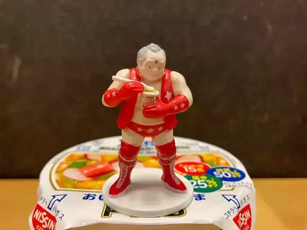 「カップヌードルPROと「キン肉マン」のコラボフタ置きフィギュアが再販！おっさんテリーマン、アトランティスなど超人4人のコンプリートセット」の画像