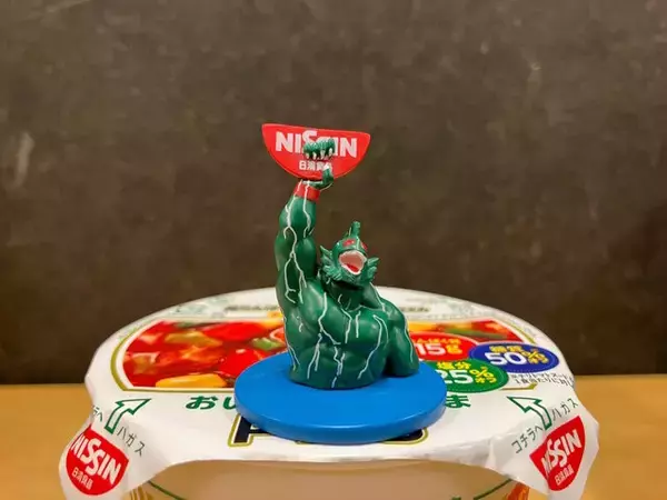 「カップヌードルPROと「キン肉マン」のコラボフタ置きフィギュアが再販！おっさんテリーマン、アトランティスなど超人4人のコンプリートセット」の画像