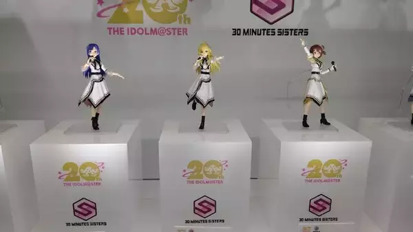 「『アイマス』合同ライブ「MOIW2025」に“アイ”が集まる！「のぼり」や「痛車」など会場周辺施策をレポート」の画像