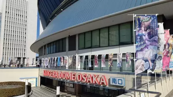 「『アイマス』合同ライブ「MOIW2025」に“アイ”が集まる！「のぼり」や「痛車」など会場周辺施策をレポート」の画像