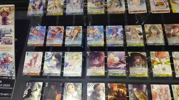 「『アイマス』合同ライブ「MOIW2025」に“アイ”が集まる！「のぼり」や「痛車」など会場周辺施策をレポート」の画像