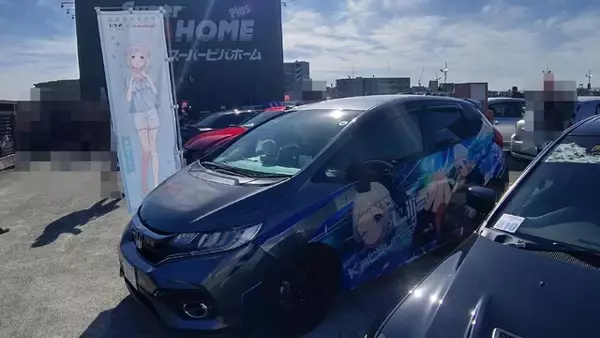 「『アイマス』合同ライブ「MOIW2025」に“アイ”が集まる！「のぼり」や「痛車」など会場周辺施策をレポート」の画像