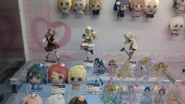 「『アイマス』合同ライブ「MOIW2025」に“アイ”が集まる！「のぼり」や「痛車」など会場周辺施策をレポート」の画像