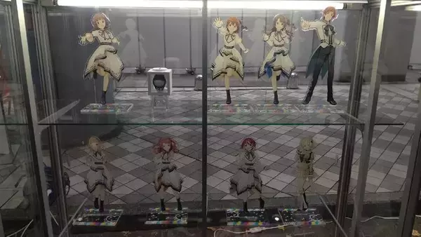 「『アイマス』合同ライブ「MOIW2025」に“アイ”が集まる！「のぼり」や「痛車」など会場周辺施策をレポート」の画像